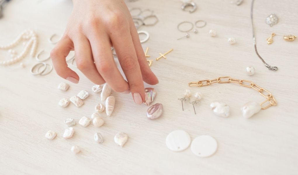 Identifying Your Niche in the Jewelry Market